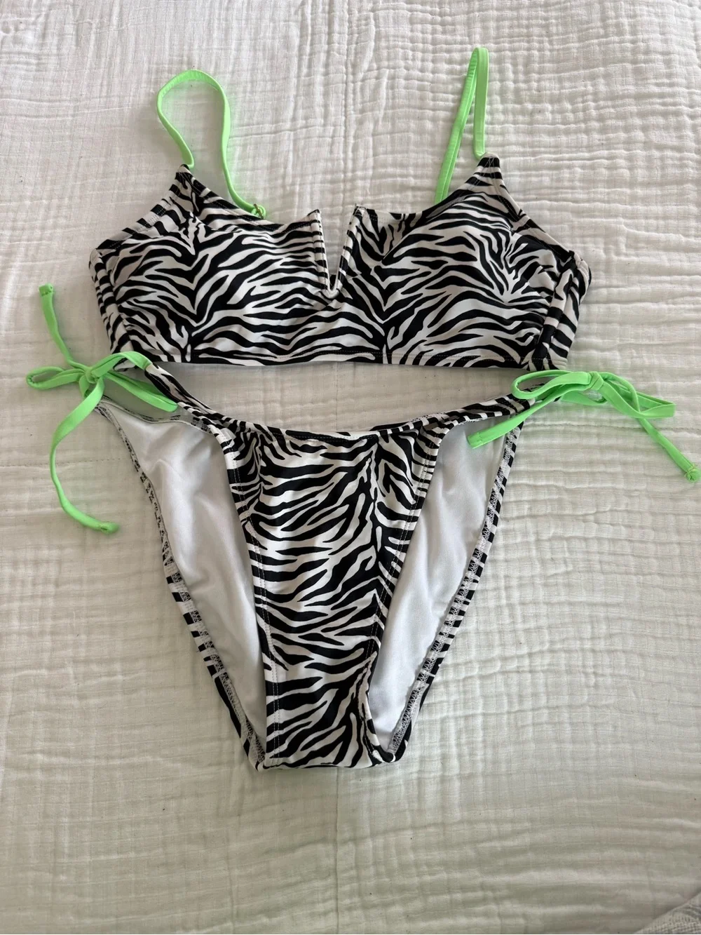 Xhilaration V-Wire Bralette Bikini Top and High-Leg Side-tie Bottoms Size Large